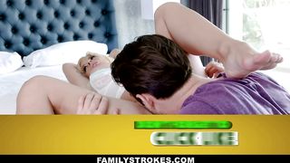 Stepmom Gold Diggers Get It In