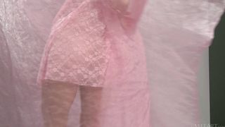 Paloma B in solo video