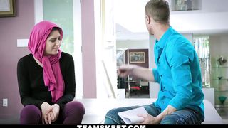 Horny Hijab Babe Unveils Her Asshole