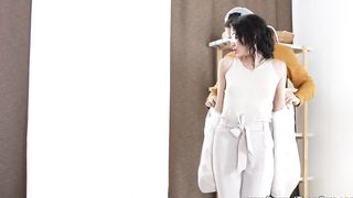 Gal Fucks Cock With Her Pussy