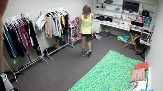 Petite fashion fan gets fucked